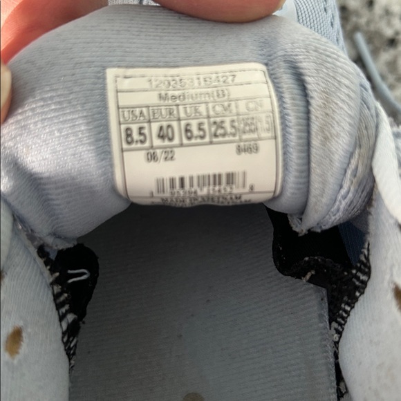 Brooks Adrenaline GTS 22 Women's Running Shoes — Pale Blue with Gray Accents - Picture 6 of 8